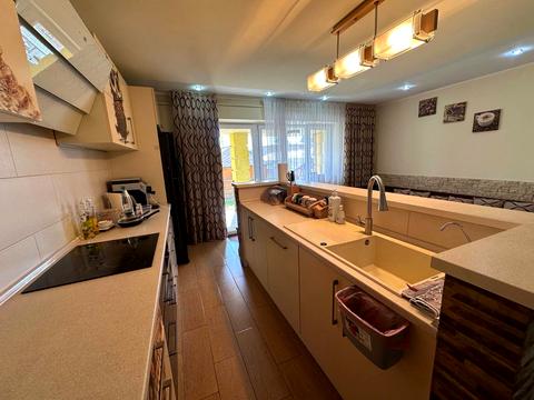 дом по адресу грушевського, 8