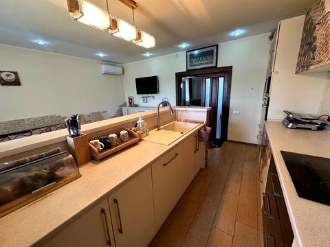 дом по адресу грушевського, 8