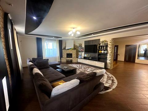 дом по адресу грушевського, 8