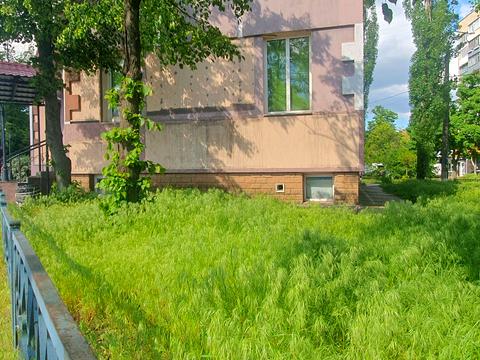 комерційна за адресою Авіаконструктора Антонова вул., 4-Б