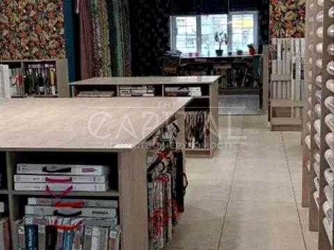 комерційна за адресою Раїси Окіпної вул., 4