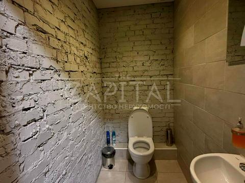 комерційна за адресою Воздвиженська вул., 22