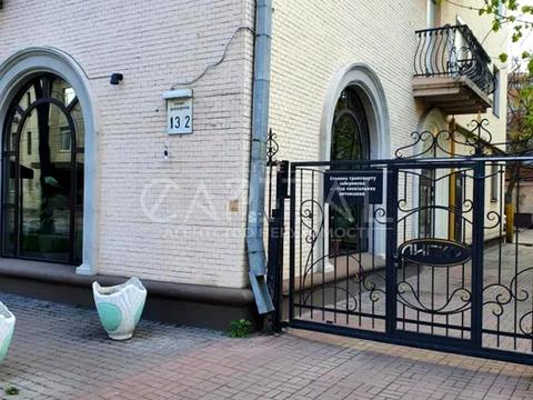 комерційна за адресою Шовковична вул., 13/2