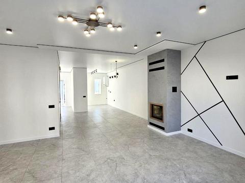 будинок за адресою с. Крихівці, Місячна вул.