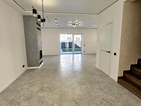 будинок за адресою с. Крихівці, Місячна вул.