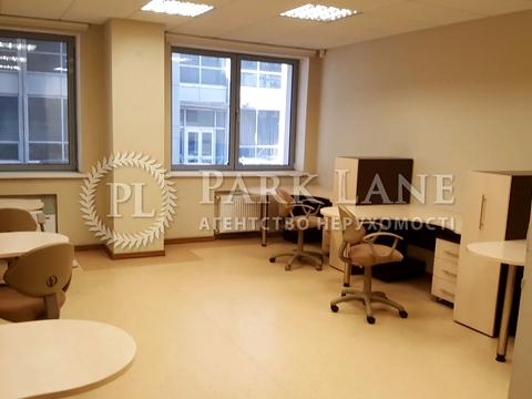 комерційна за адресою Спортивна пл., 3