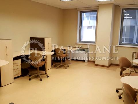 комерційна за адресою Спортивна пл., 3