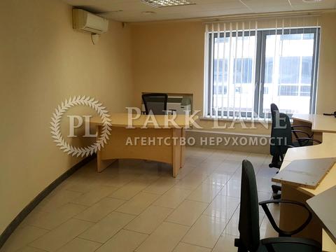 комерційна за адресою Спортивна пл., 3