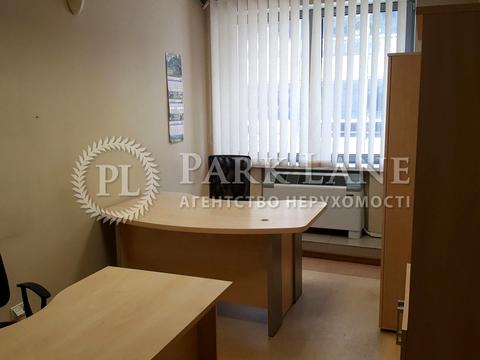 комерційна за адресою Спортивна пл., 3