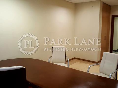 комерційна за адресою Спортивна пл., 3