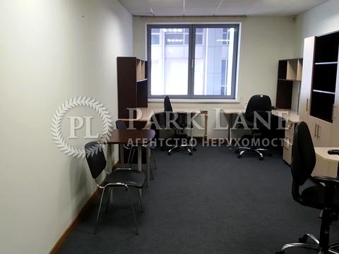 комерційна за адресою Спортивна пл., 3