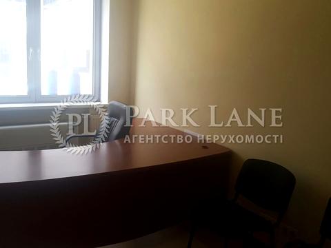 комерційна за адресою Спортивна пл., 3