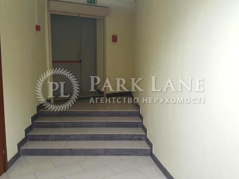 комерційна за адресою Спортивна пл., 3