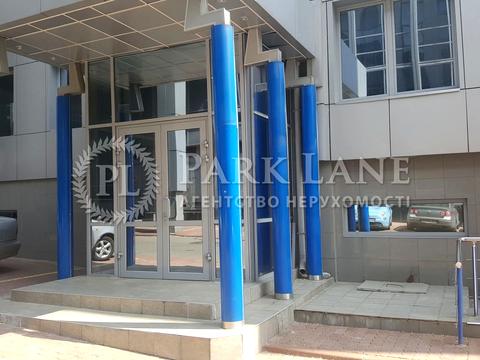 комерційна за адресою Спортивна пл., 3