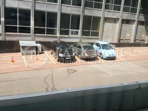 комерційна за адресою Спортивна пл., 3