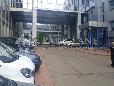 комерційна за адресою Спортивна пл., 3