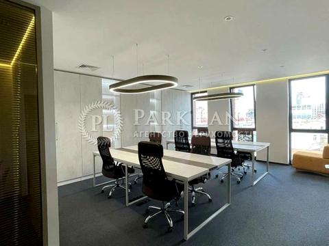 комерційна за адресою Антоновича вул. (Горького), 44