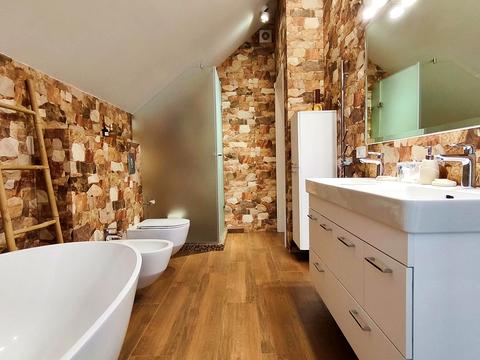 дом по адресу Коновальця