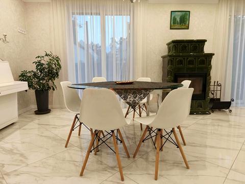 дом по адресу Коновальця