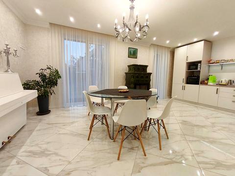 дом по адресу Коновальця