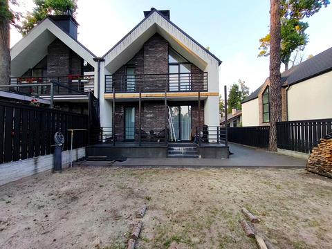 дом по адресу Коновальця