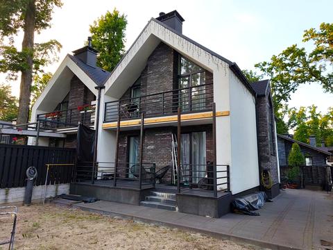 дом по адресу Коновальця