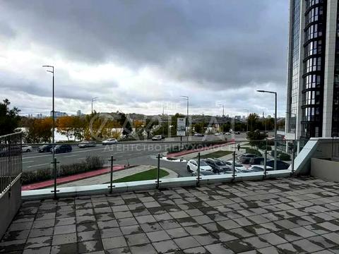 комерційна за адресою Дніпровська набережна вул., 15-К