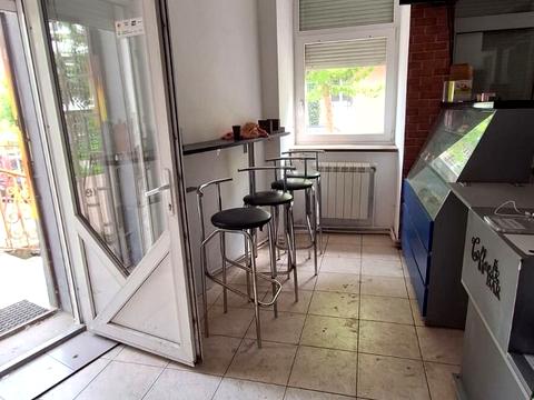 комерційна за адресою Хорватська вул., 12