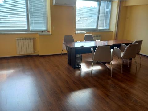 комерційна за адресою Пекарська вул., 7