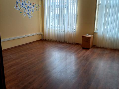 комерційна за адресою Пекарська вул., 7