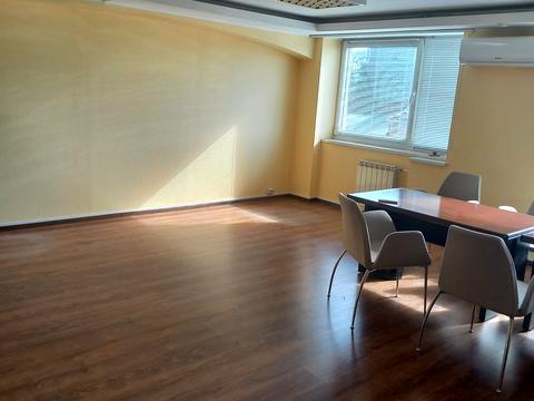 комерційна за адресою Пекарська вул., 7