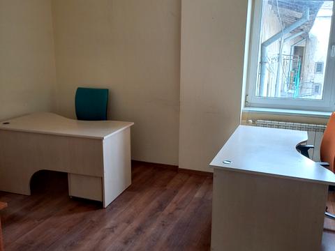 комерційна за адресою Пекарська вул., 7