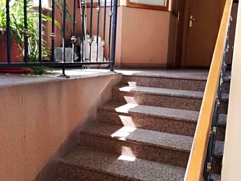 комерційна за адресою Пекарська вул., 7