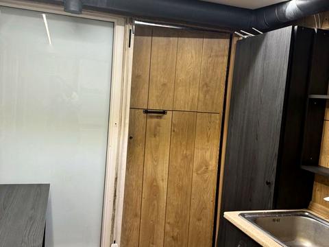 комерційна за адресою Інститутська вул., 1