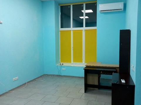 комерційна за адресою Миру просп., 1