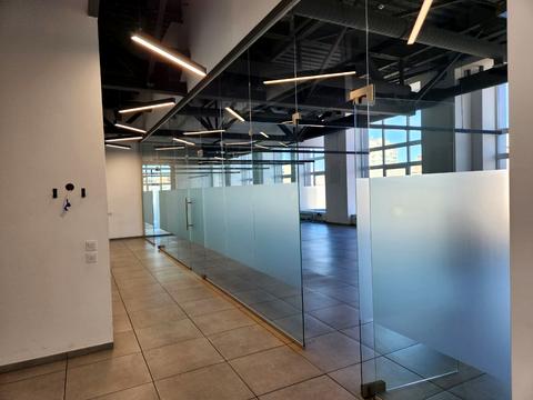 комерційна за адресою Барикадна вул., 9