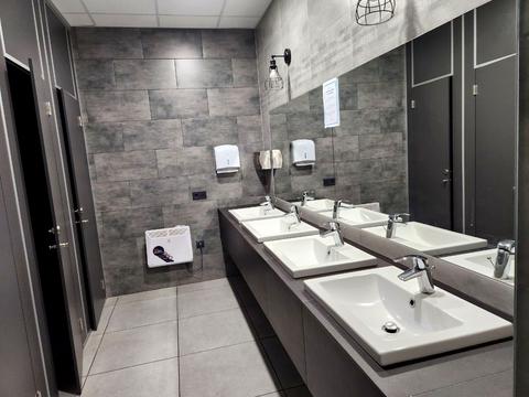 комерційна за адресою Барикадна вул., 9