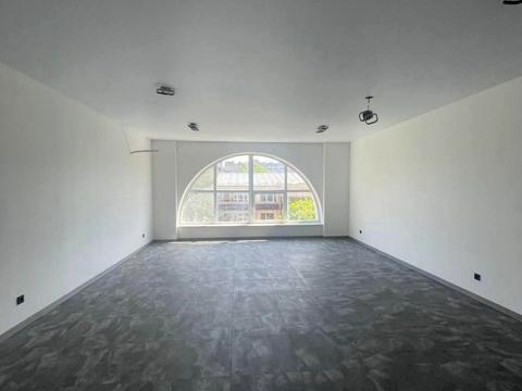 комерційна за адресою Подільська вул., 1