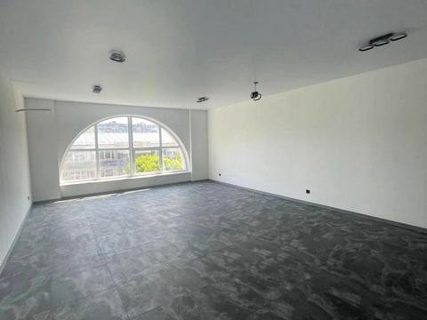 комерційна за адресою Подільська вул., 1