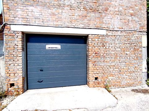 паркомісце за адресою Будівельників вул., 1