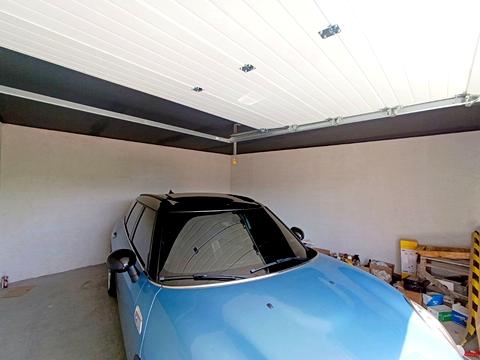 паркомісце за адресою Будівельників вул., 1