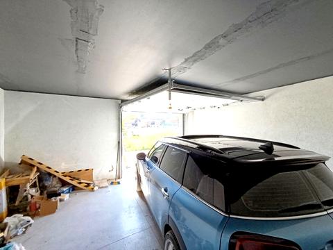 паркомісце за адресою Будівельників вул., 1