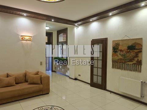 будинок за адресою Вишнева вул.