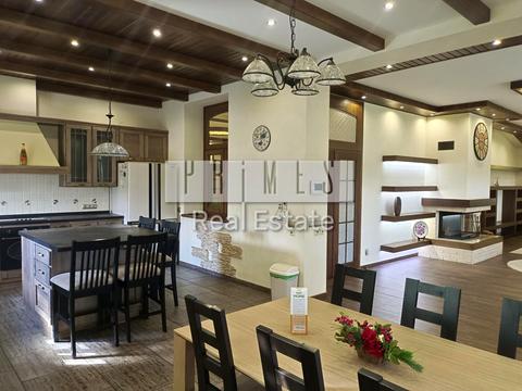 будинок за адресою Вишнева вул.