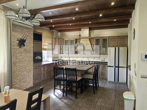 будинок за адресою Вишнева вул.