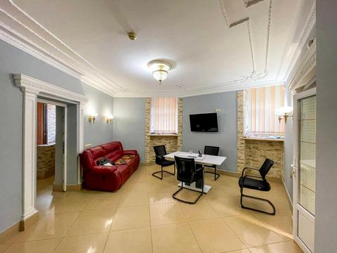 комерційна за адресою Олекси Довбуша вул., 2