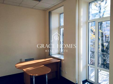 комерційна за адресою Ярославів Вал вул., 38