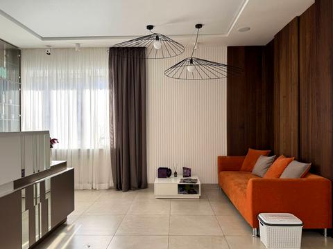 комерційна за адресою Пластова вул. (Остафова), 3