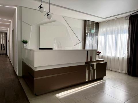 комерційна за адресою Пластова вул. (Остафова), 3