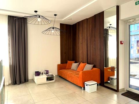 комерційна за адресою Пластова вул. (Остафова), 3